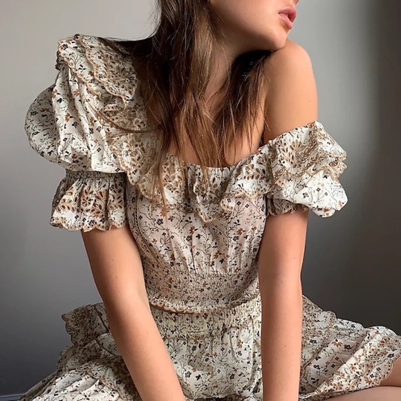 Aritzia Sunday Best Blouse in Vintage XS 💖 Host Pick 💖 - Picture 2 of 10